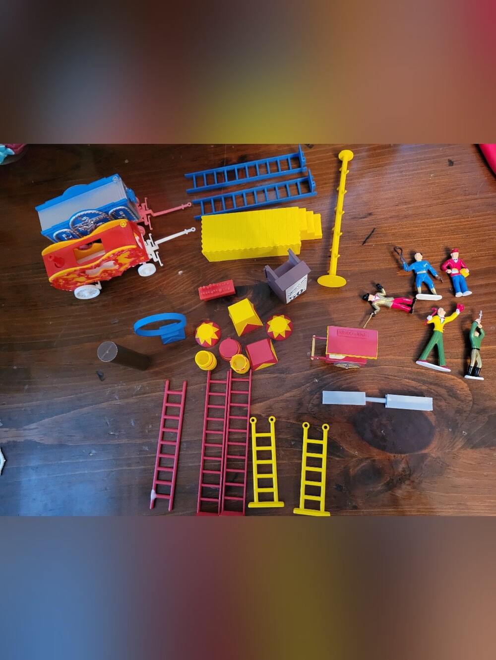 Vintage Circus Set, Delicate (Figures, Circus Pieces, Wagons)